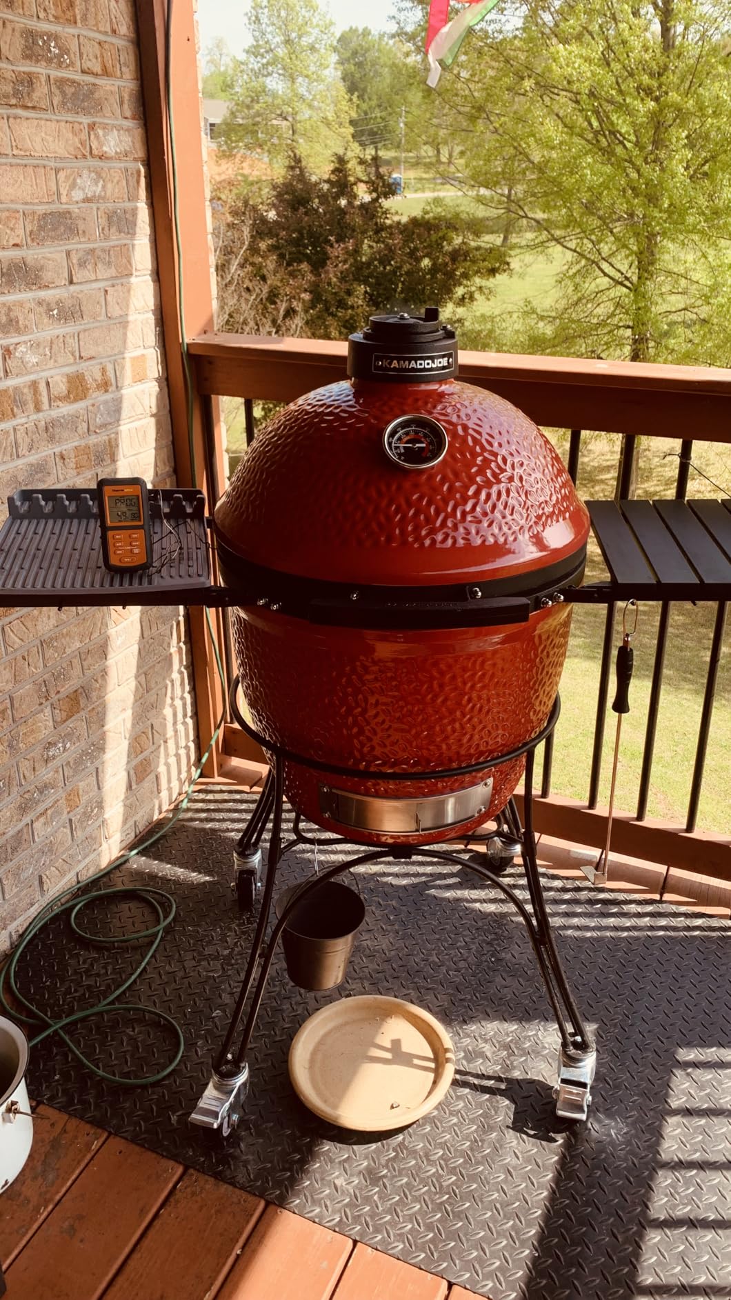 Kamado JoeÂ® Classic Joeâ¢ I Premium 18-inch Ceramic Charcoal Grill and Smoker in Red with Cart, Side Shelves, Grill Gripper, and Ash Tool. 250 Cooking Square Inches, 2 Tier Cooking System, Model KJ23RH - Customer Photo 3