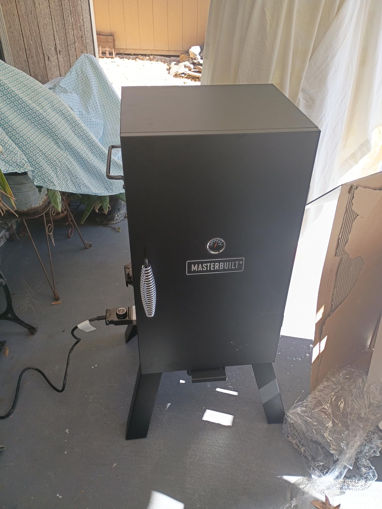 MasterbuiltÂ® 30-inch Digital Electric Vertical BBQ Smoker with Side Wood Chip Loader, Chrome Racks and 710 Cooking Square Inches in Black, Model MB20071117 - Customer Photo 1