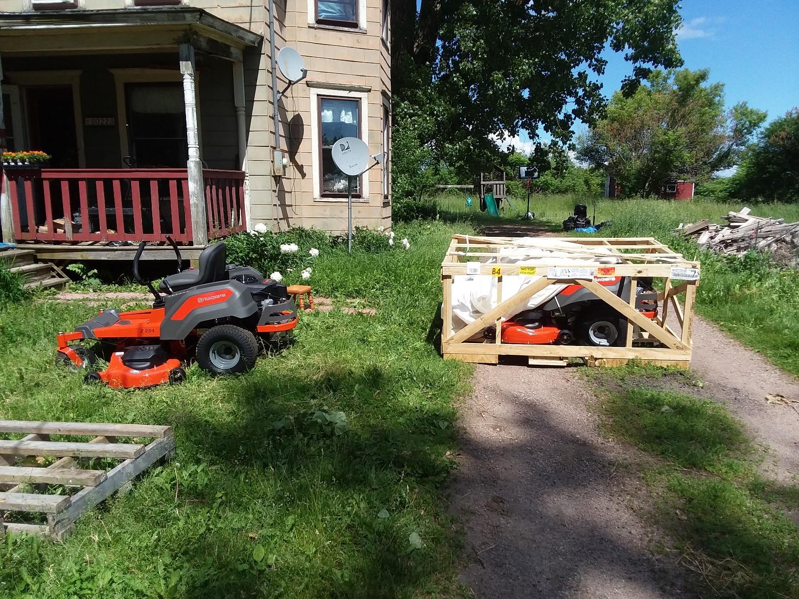 Husqvarna Z254F 54 in. 23 HP Kawasaki Zero Hydrostatic Turn Riding Mower - Customer Photo 2