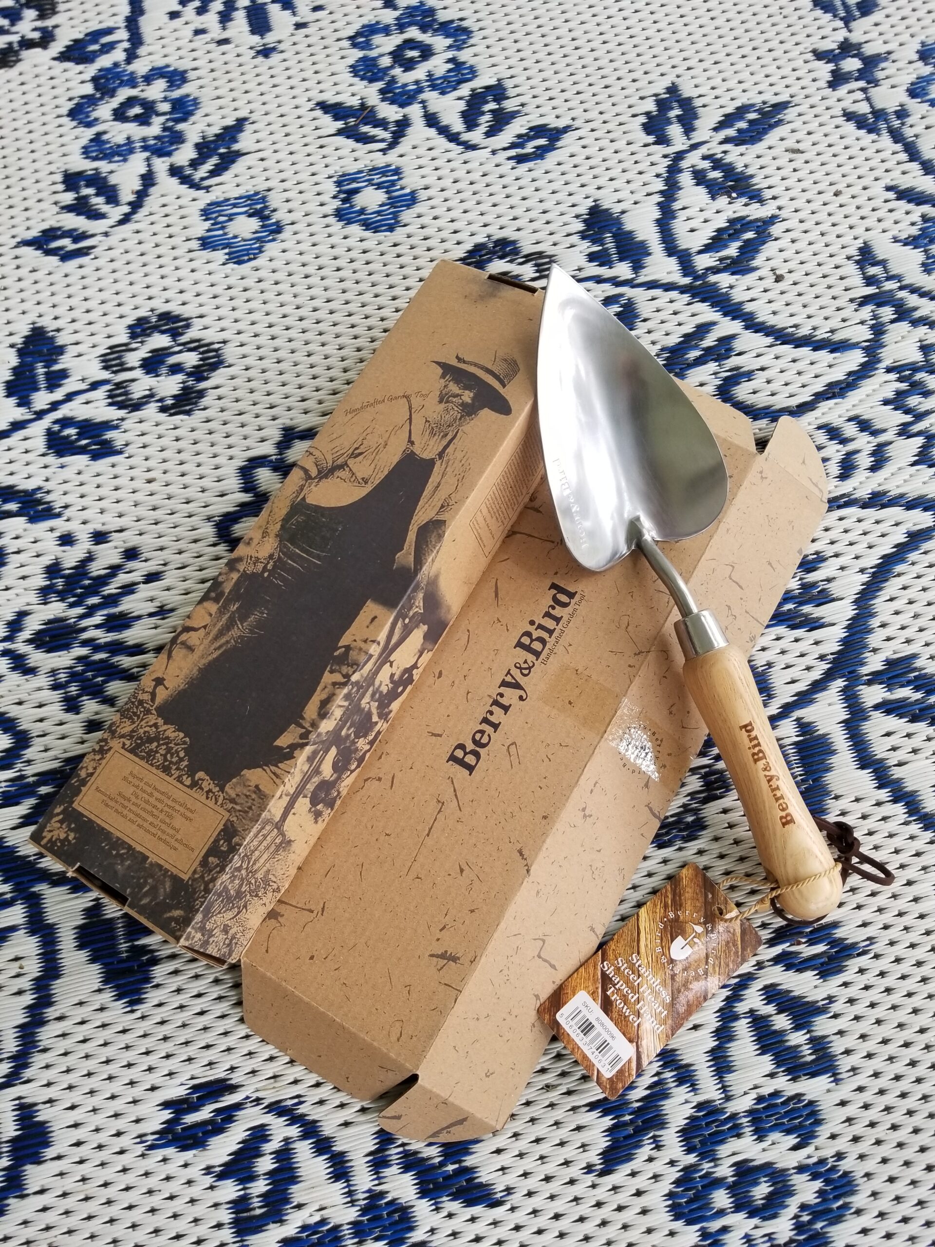 Berry&Bird Transplant Trowel with Measurements, Garden Stainless Steel Potting Hand Trowel with Wooden Handle, Small Garden Hand Shovel Transplanter Tool for Planting Digging Transplanting Gardening - Customer Photo 1