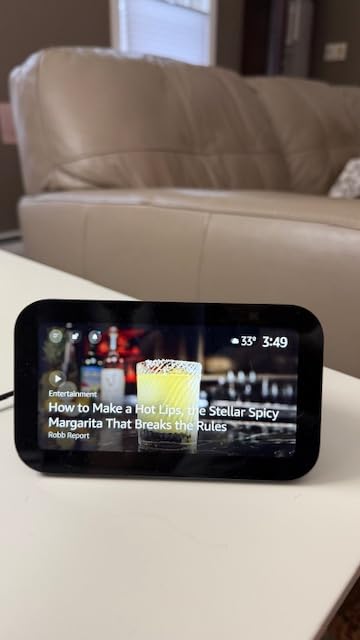 Amazon Echo Show 5 (newest model), Smart display with Alexa+ Early Access, 2x the bass and clearer sound, Charcoal - Customer Photo 2