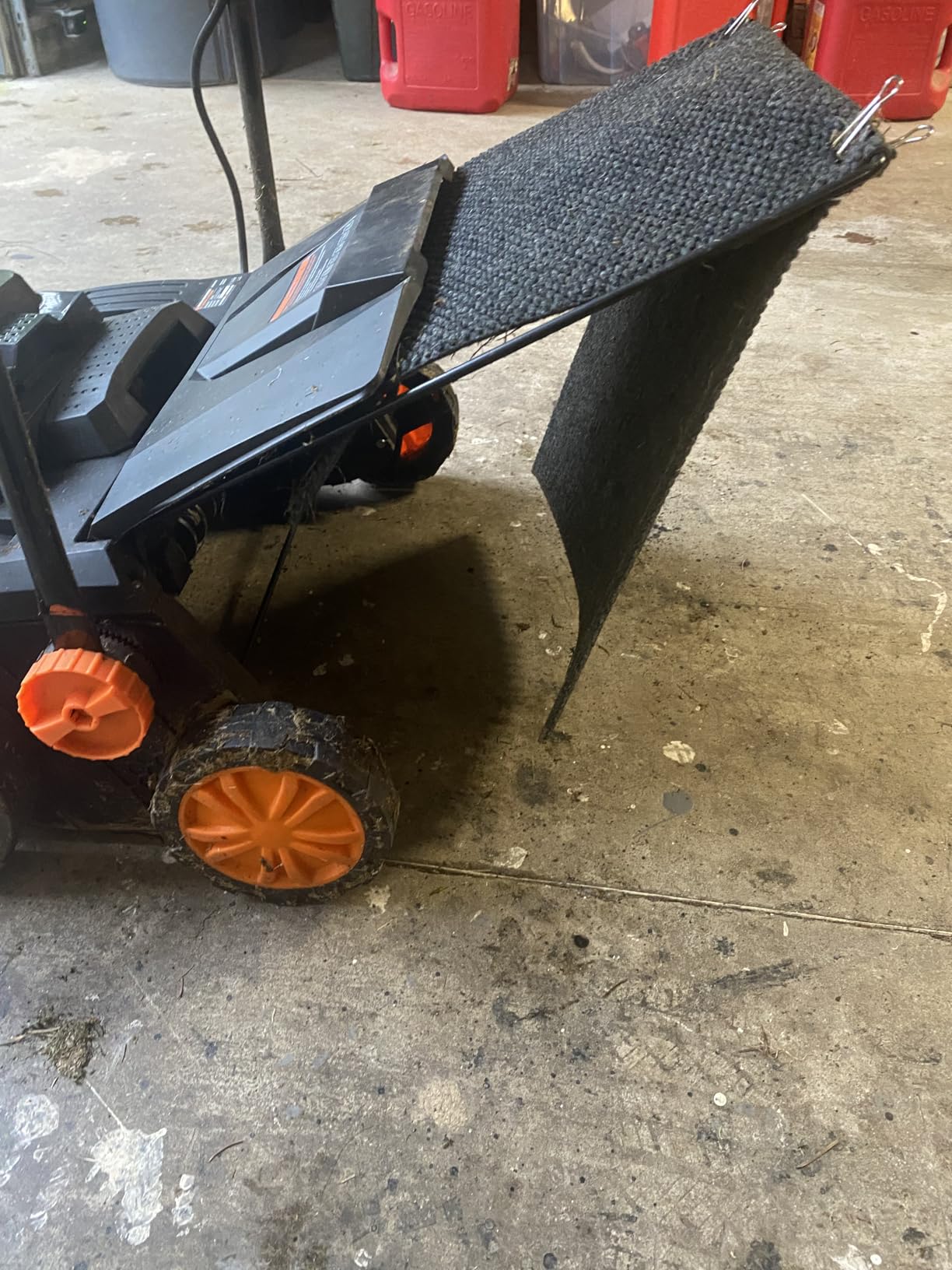 WEN DT1516 16-Inch 15-Amp 2-in-1 Electric Dethatcher and Scarifier with Collection Bag, Black - Customer Photo 1